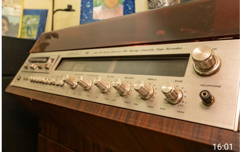 Hifi  vintage com móvel incorporado