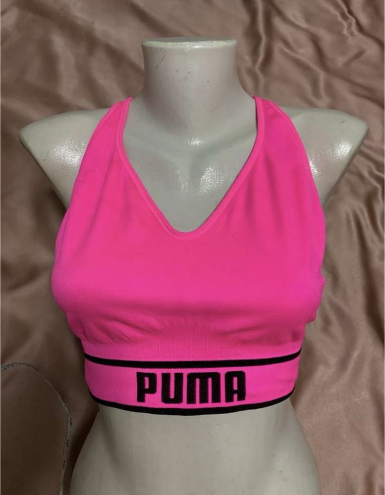 Спортивний топ Puma яскравий і зручний