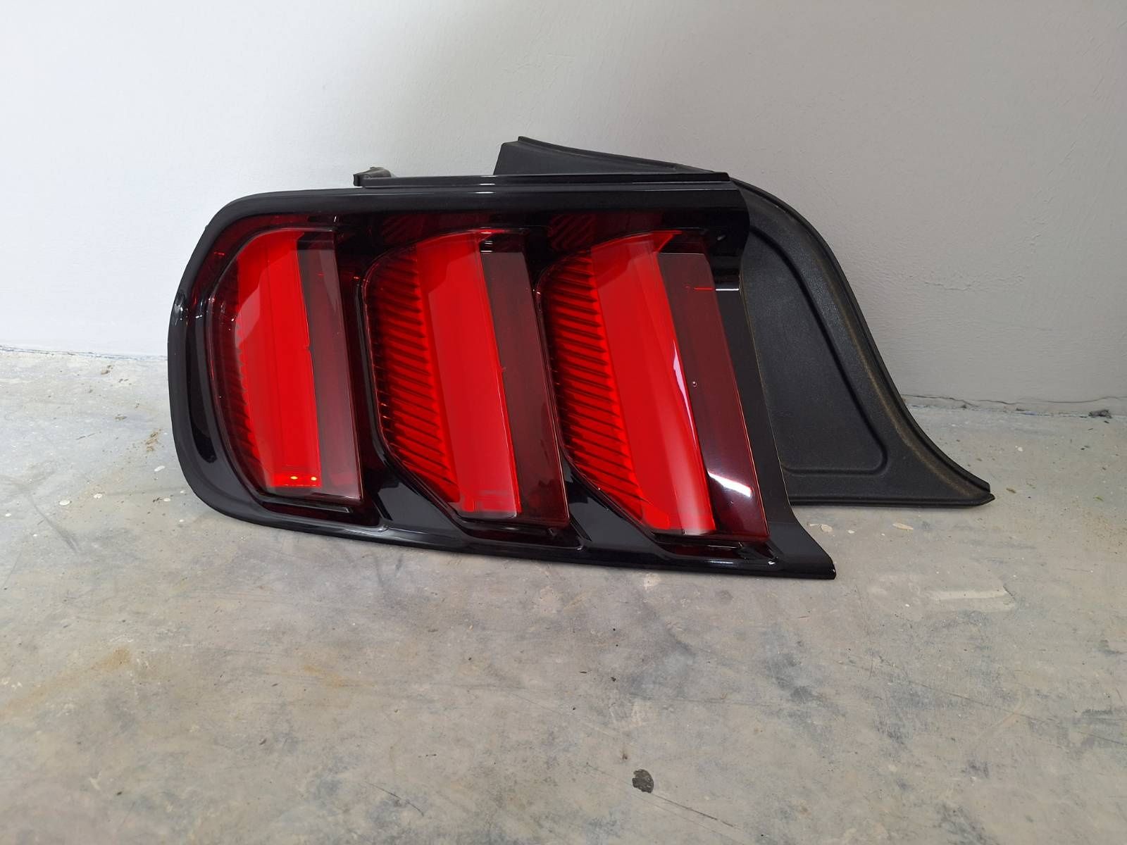 Lampa tylna lewa Ford Mustang VI gen 2015, 2016, 2017 S550, nr. 68