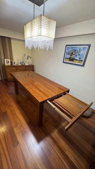 Mesa de jantar (Madeira Maciça)
