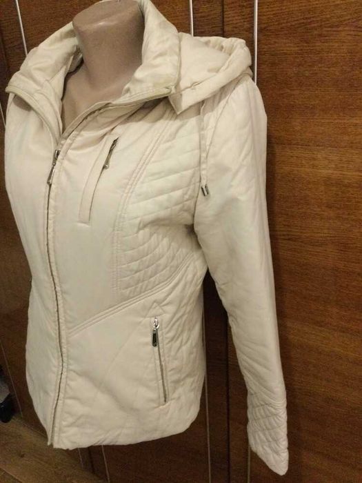 Фірмова, стьобана, демісезонна жіноча куртка з капюшоном ailigess