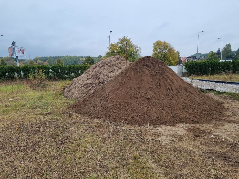 Ziemia do odebrania. Czysta humus, mam tez troche ziemi z kamieniami