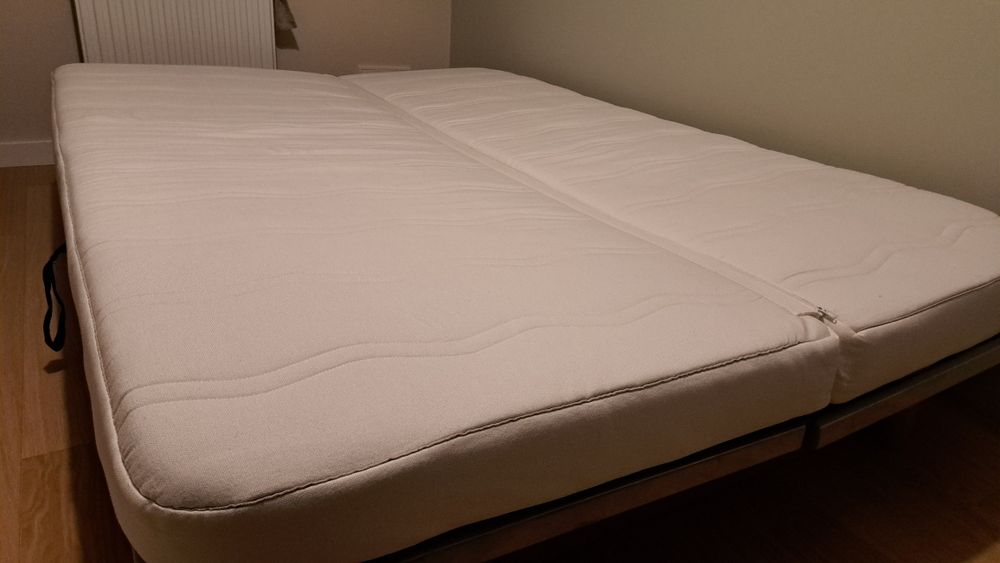 Materac lateksowy z pokrowcem Ikea Nyhamn 140x200 + stelaż