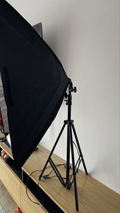 Lampa studyjna bezcieniowa