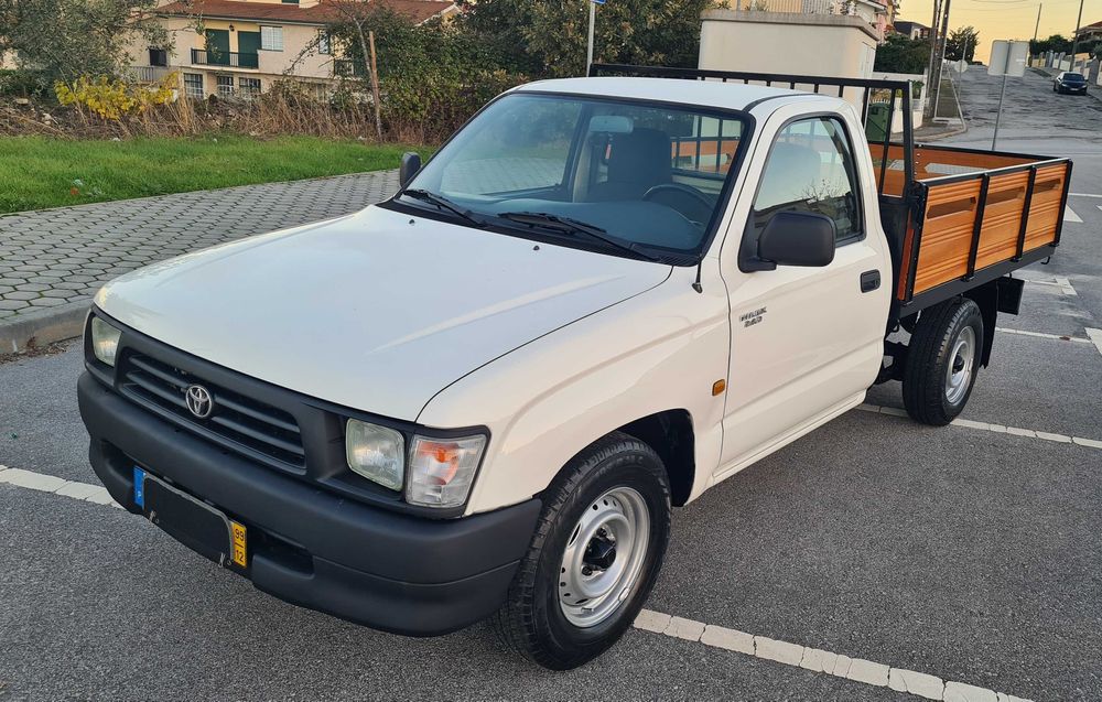 toyota hilux poucos km