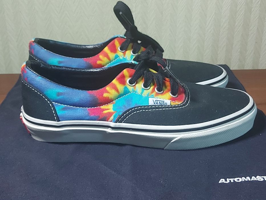 Vans tie dye era