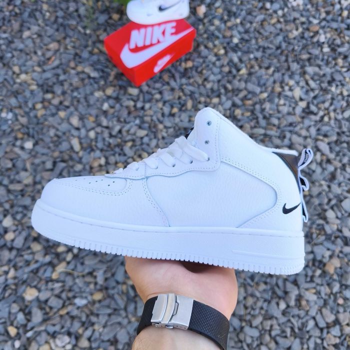 Кросівки зимові Nike Air Force 1 LV8 з хутром жіночі підліткові білі