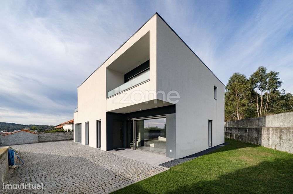 Moradia Individual Seminova com piscina em Vila-Chã - Esposende!