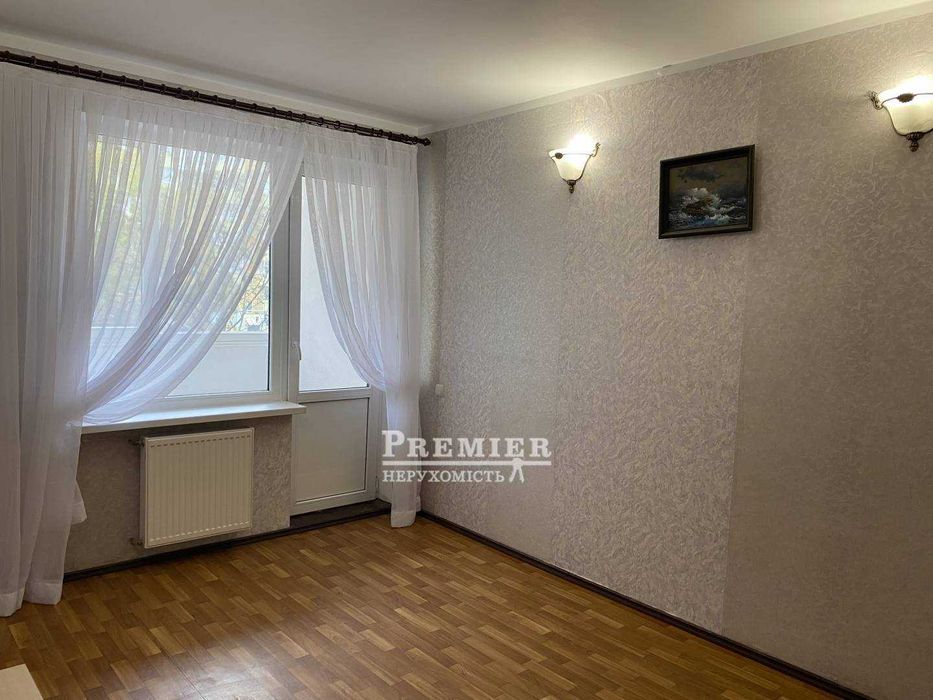 продам трихкімнатну квартиру 94 кв.м на Ак. Сахарова