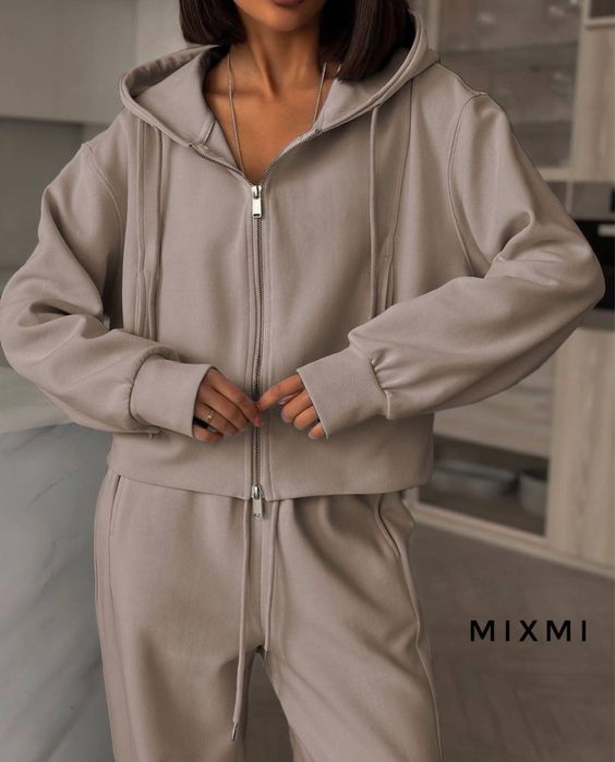 Жіночий костюм спортивний весняний