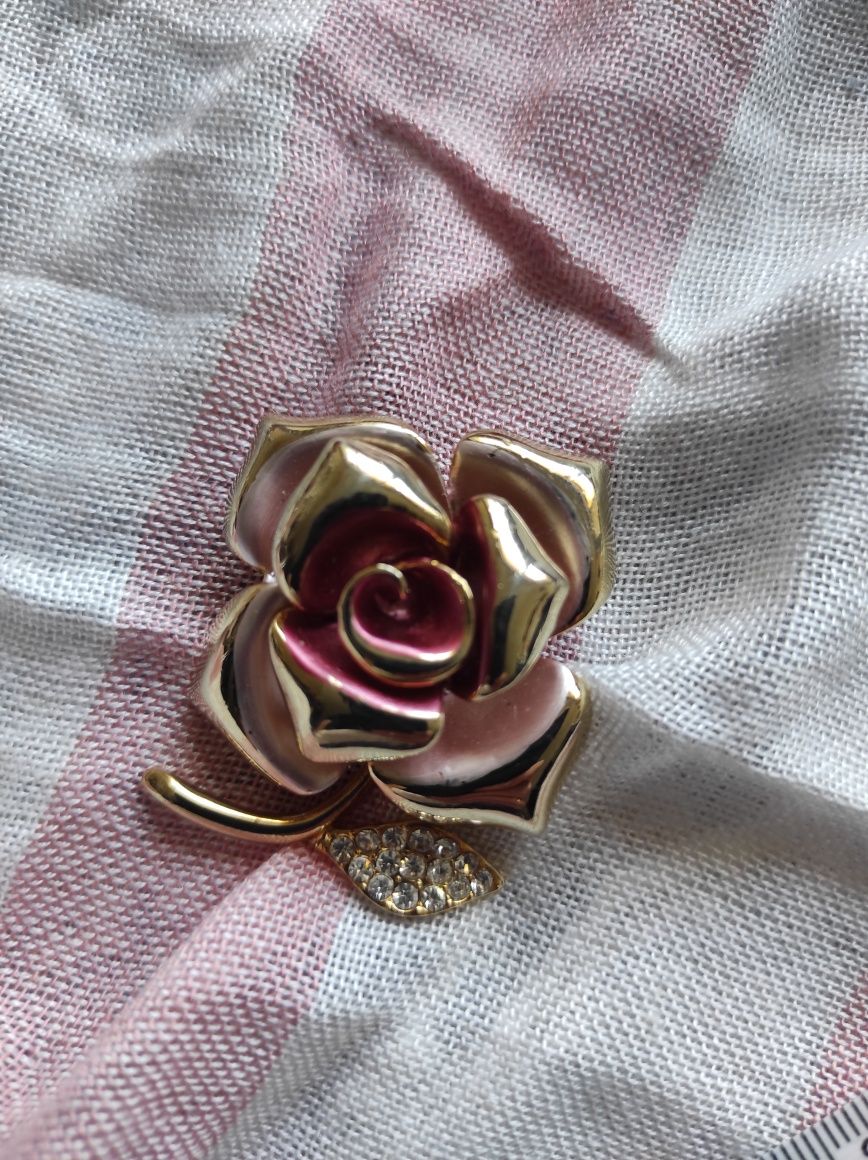 Broszka róża cyrkonie