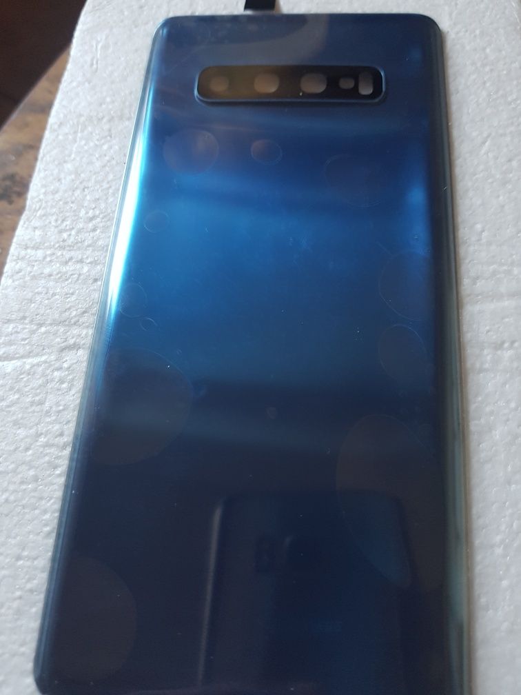 Продам заднюю панель samsung s10 plus