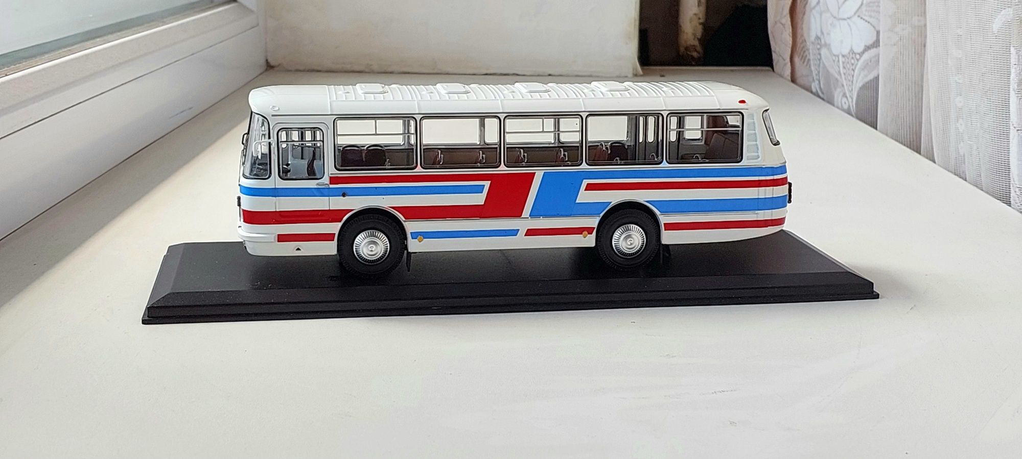 Модель Лаз-695Н,(1:43),Classicbus.