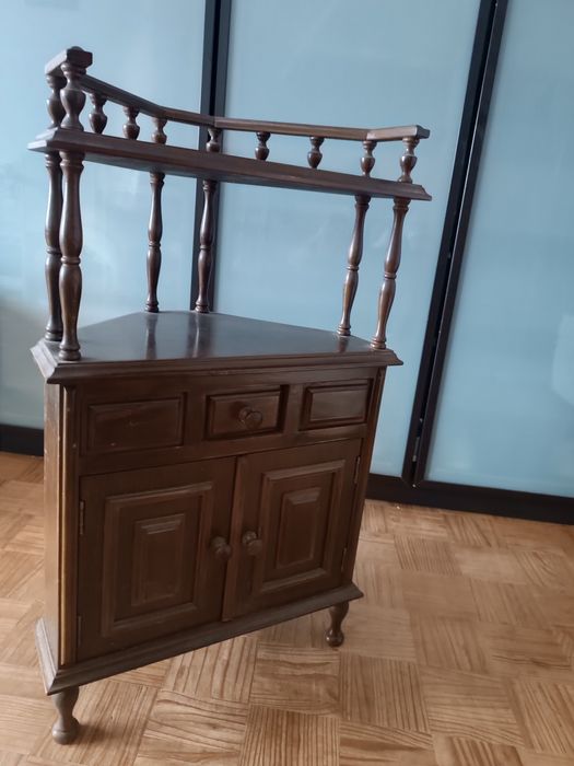 Móvel de canto madeira clássico