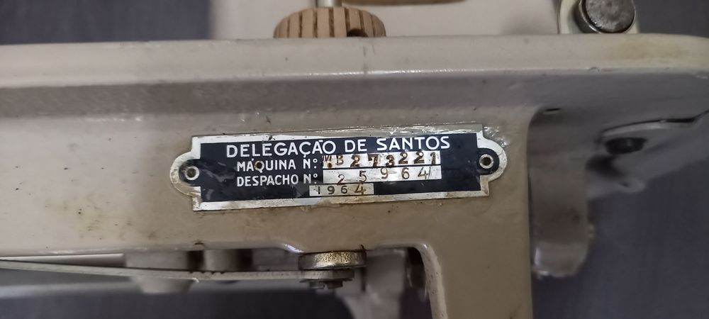 Máquina de costura Singer