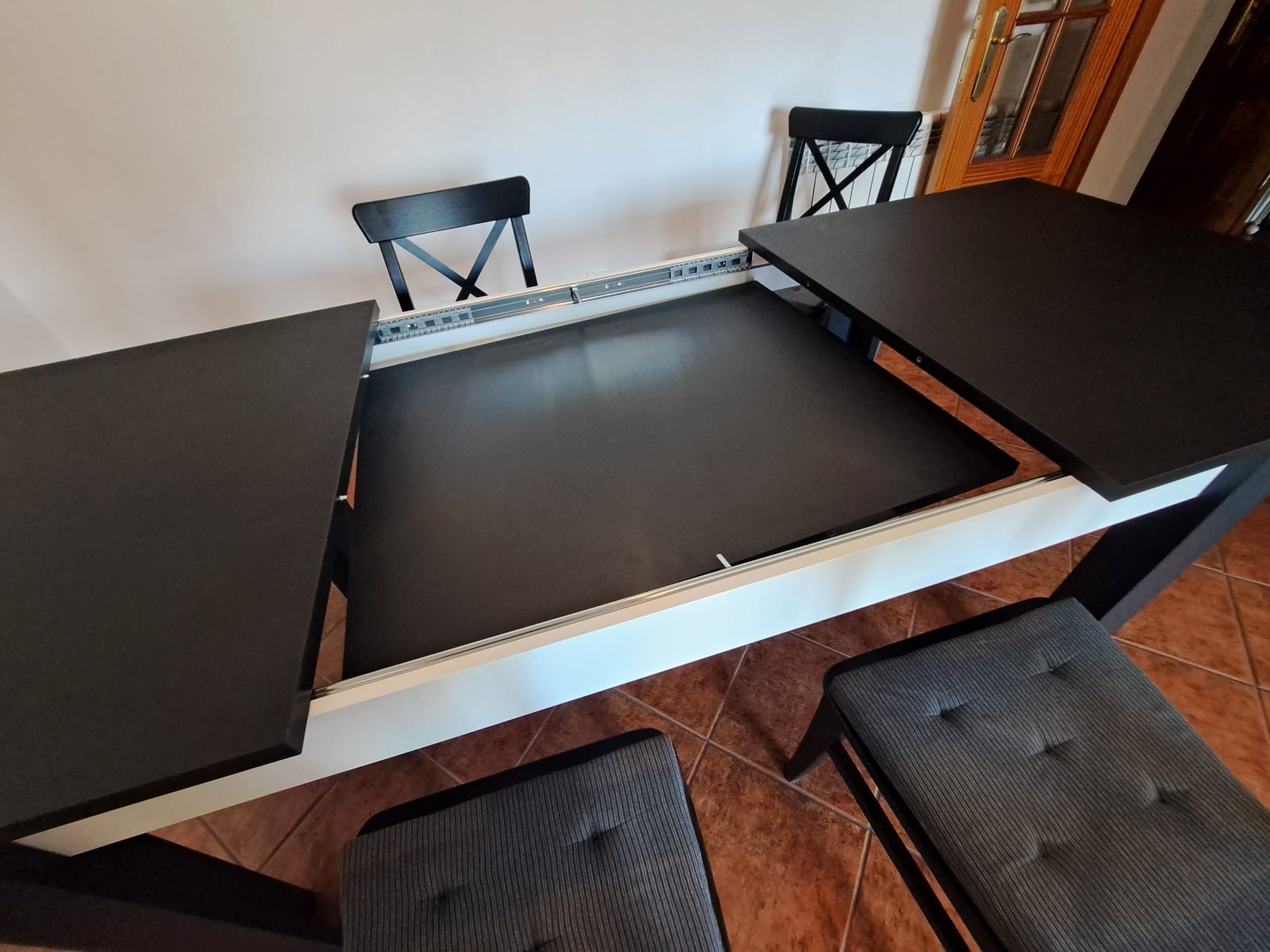 Mesa de jantar extensível com 4 cadeiras