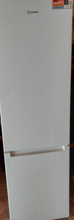 Холодильник Indesit