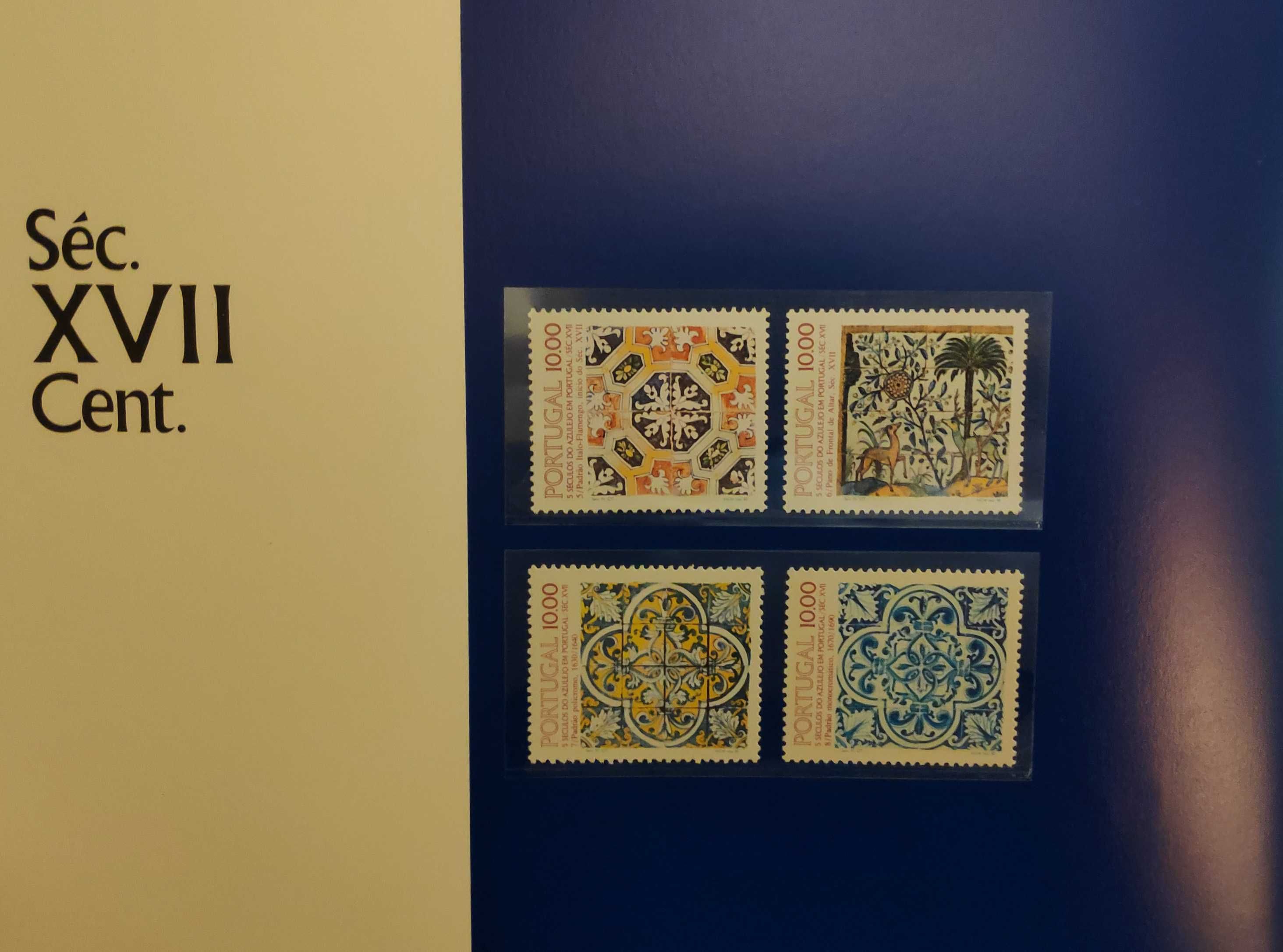 Livro CTT Cinco Séculos do Azulejo em Portugal com selos