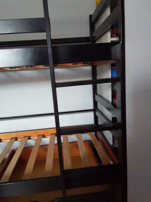 Łóżko piętrowe czarne
