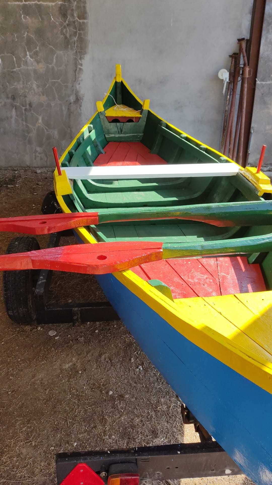 Barco de madeira tradicional Português (novo)