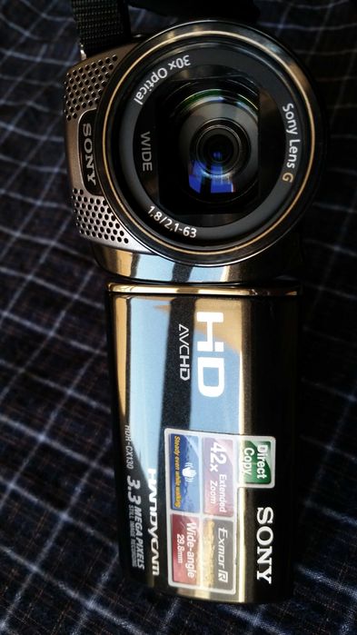 Sony HDR-CX130E видеокамера с зарядным устройством