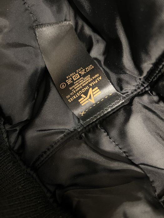 Kurtka Alpha Industries, FLYERS napis, logo CZARNA ciekawy model
