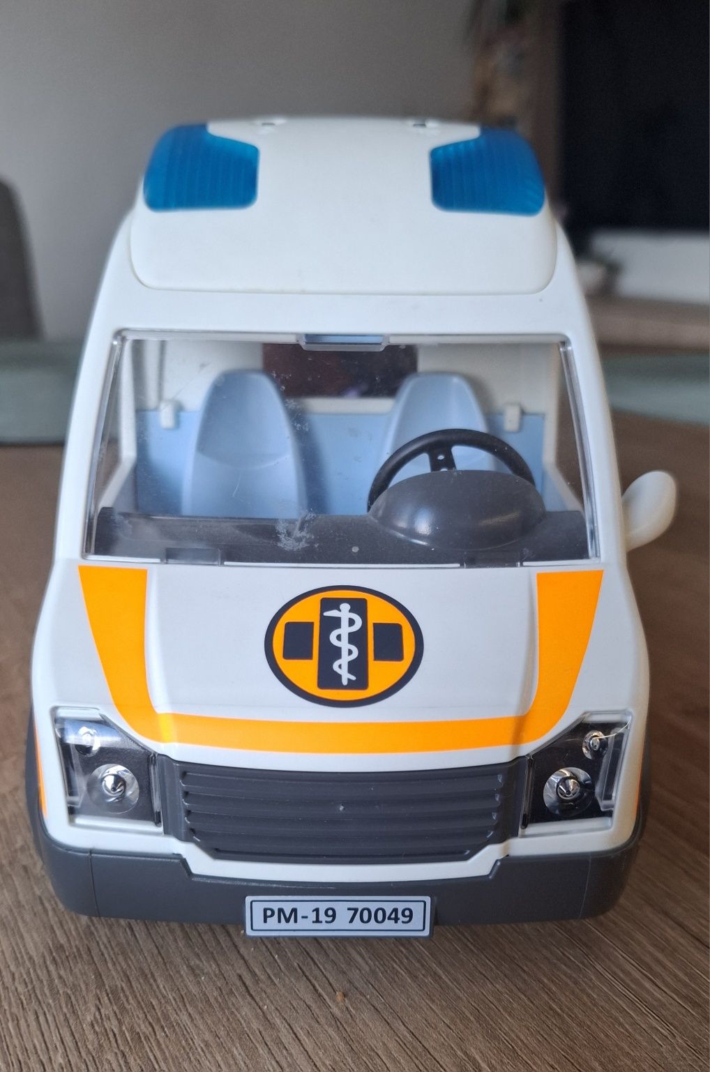 Playmobil karetka 70049 + światełka
