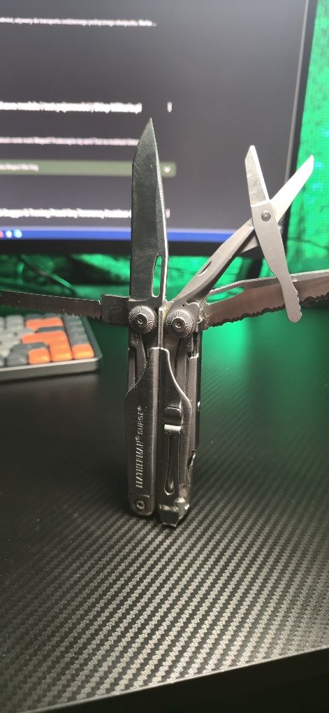 Multitool leatherman surge