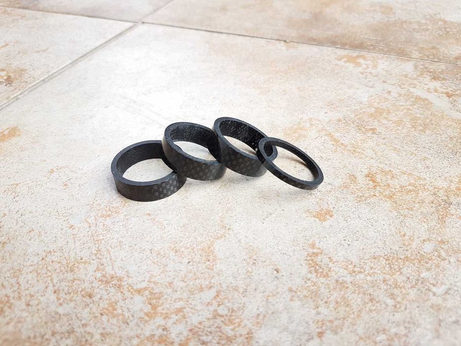 4 podkładki dystansowe CARBON, 1-1/8", 3mm, 10mm