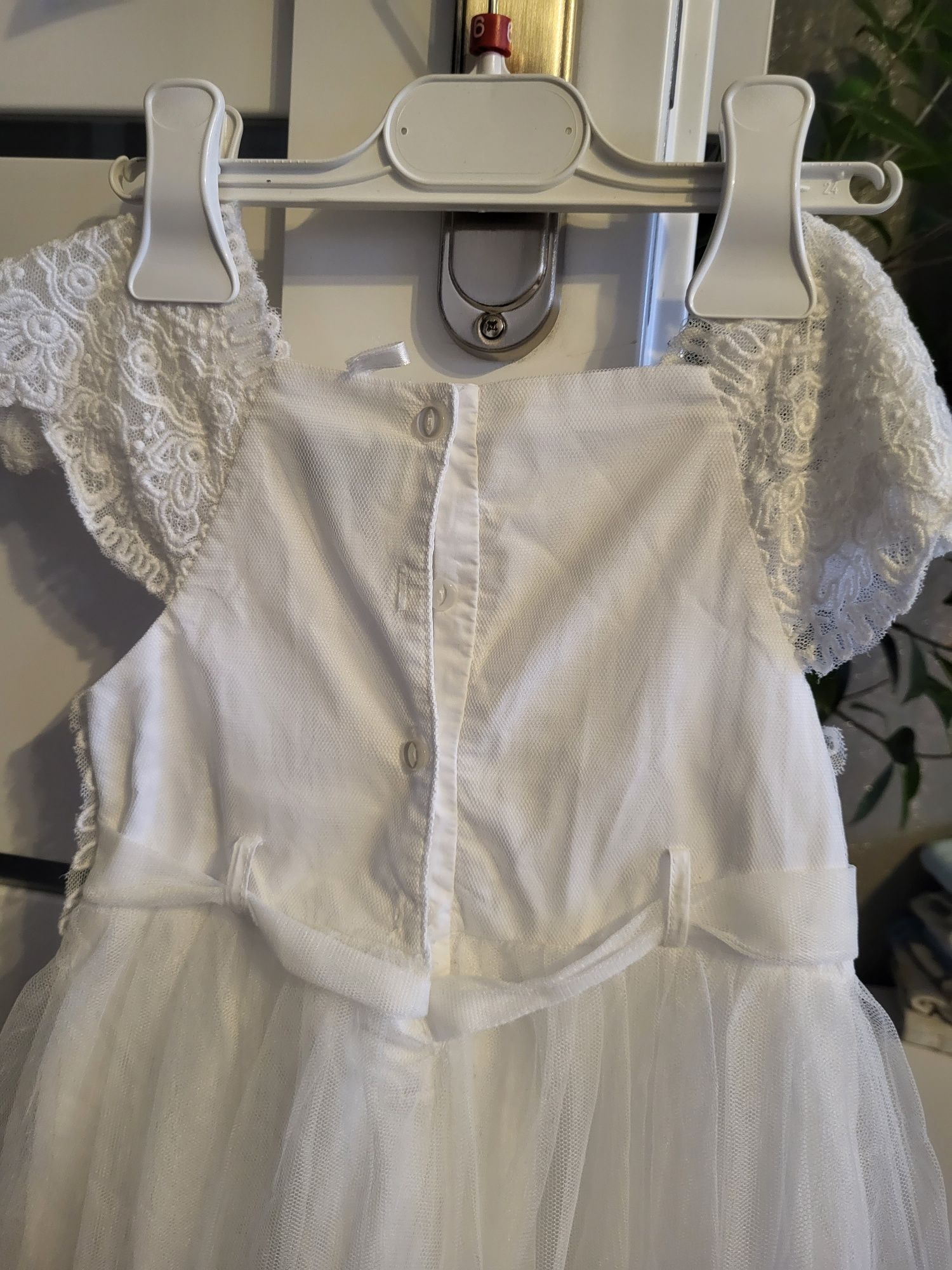 Biała koronkowo- tiulowa sukienka