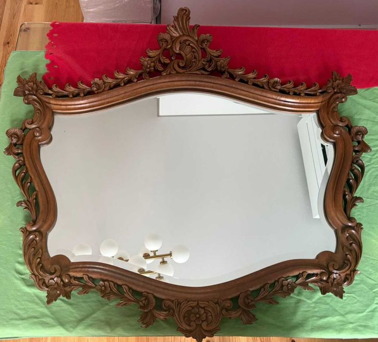 Espelho antigo, de madeira