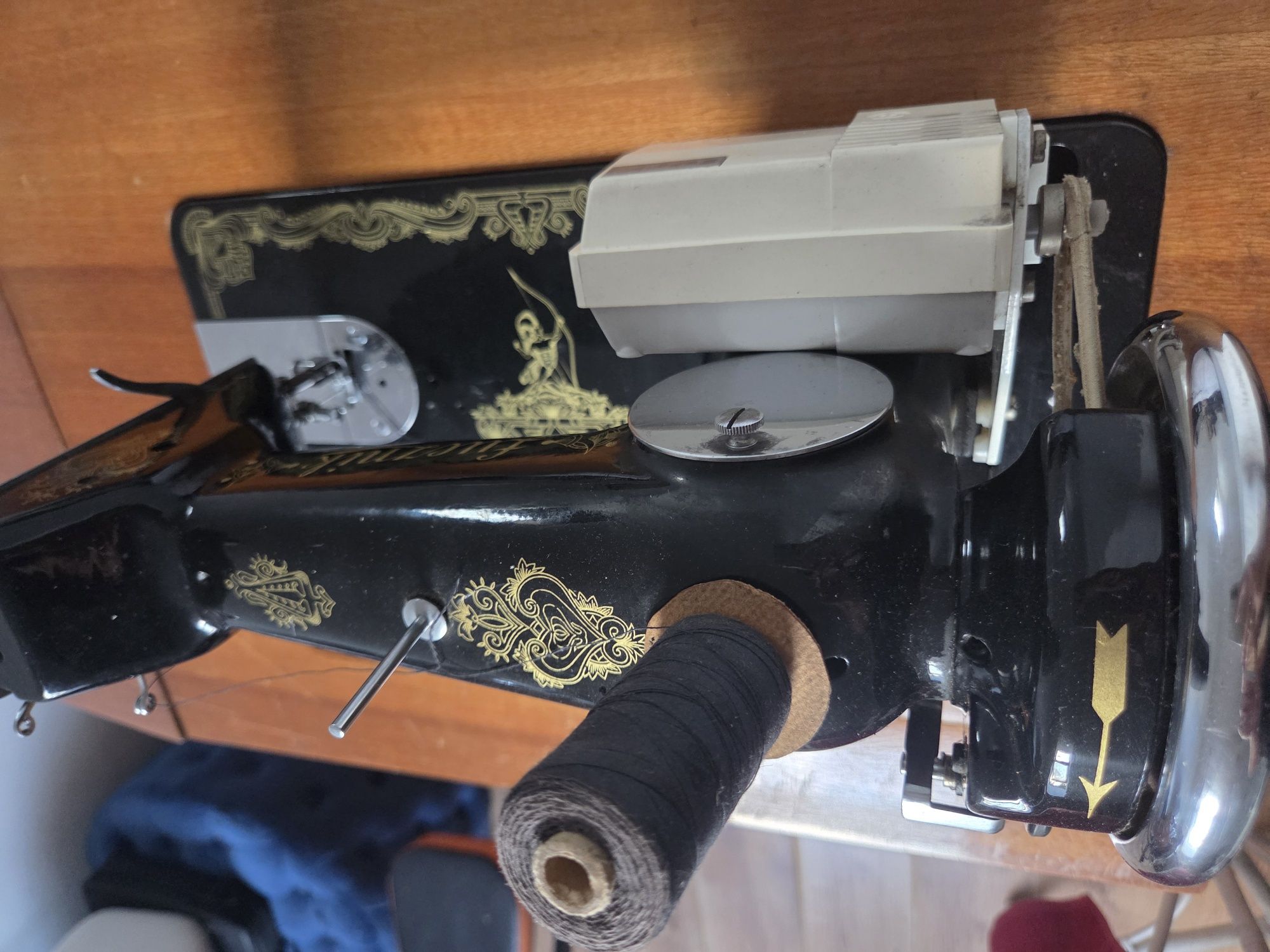 Maszyna do szycia Łucznik elektryczna i na pasek