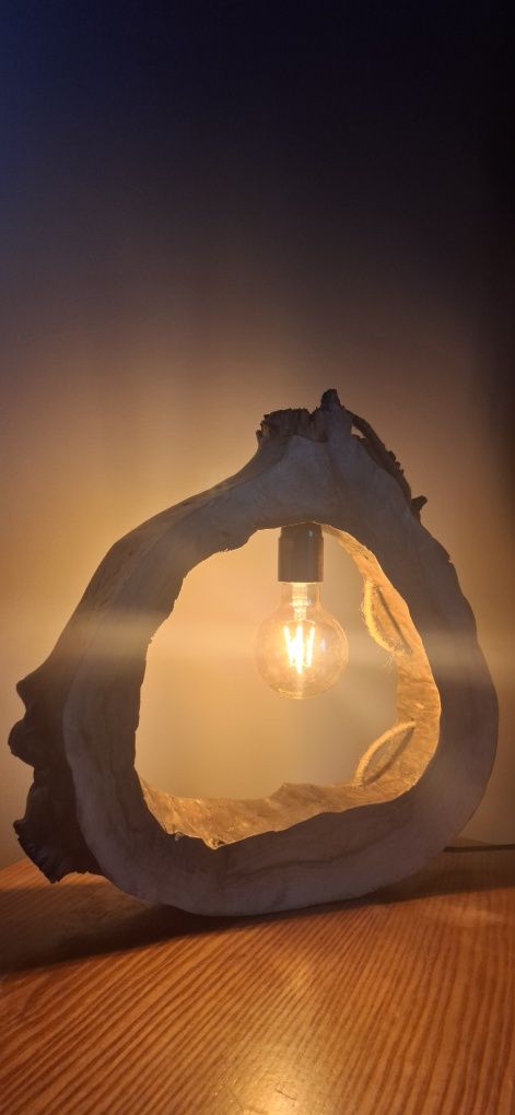 Lampa na stolik hit