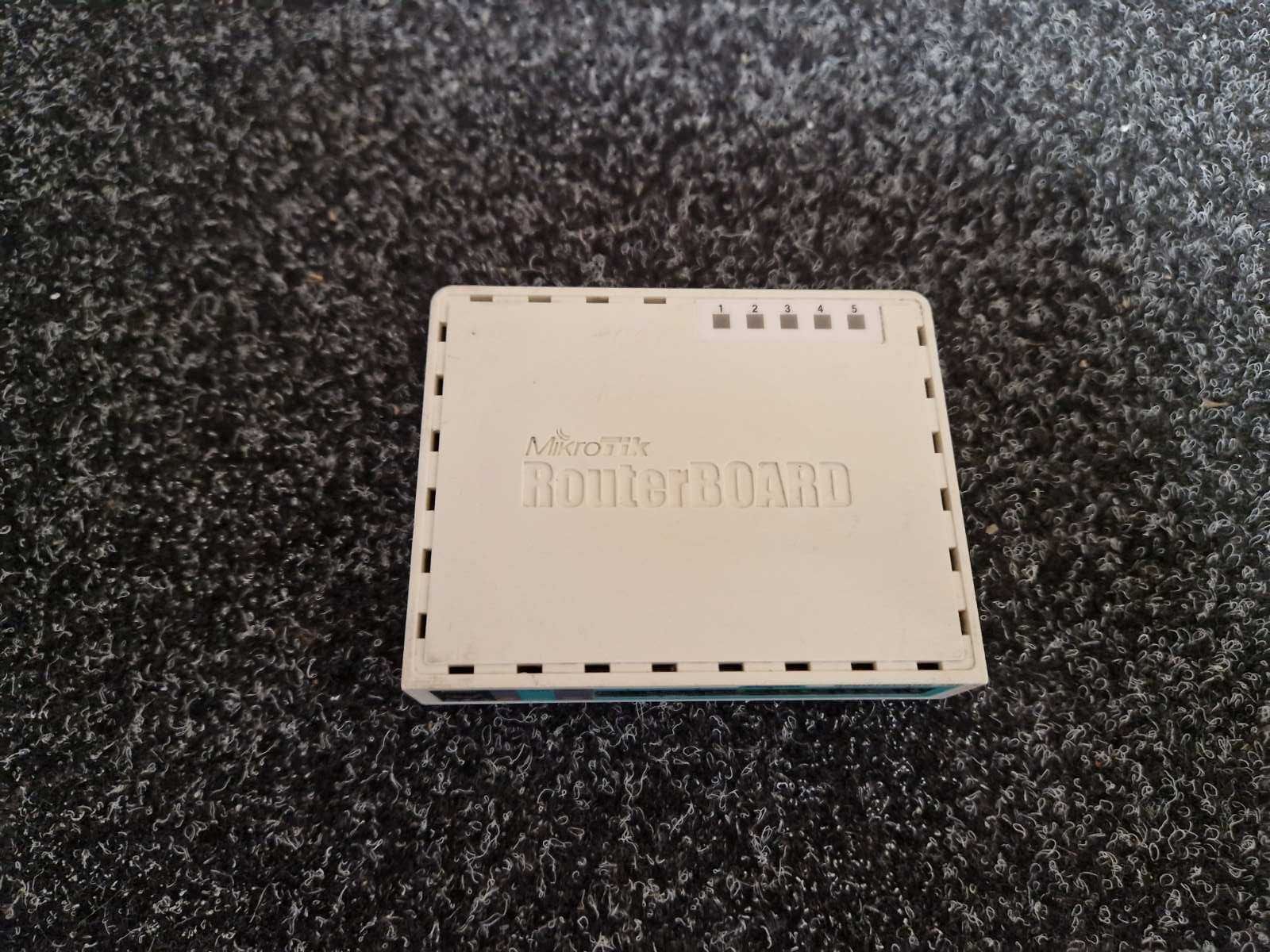 Продам вживані MikroTik RB751U-2HnD Mikrotik RouterBoard 750 (RB750)