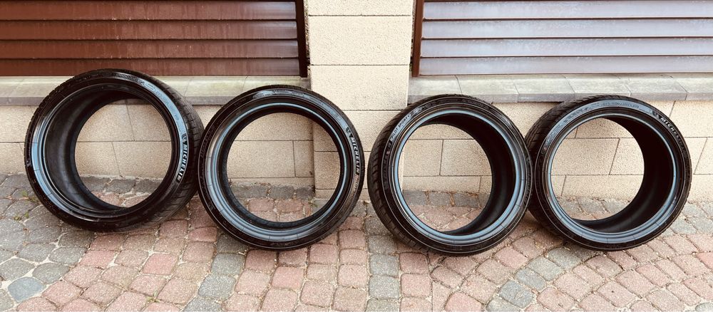 Michelin Pilot Sport 4 235/40 z oznaczeniem ZR18 95Y - prawie nowe.