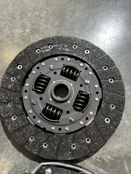 Комплект зчеплення корзина диск ОМ646 віто віано W639 Vito Viano LUK