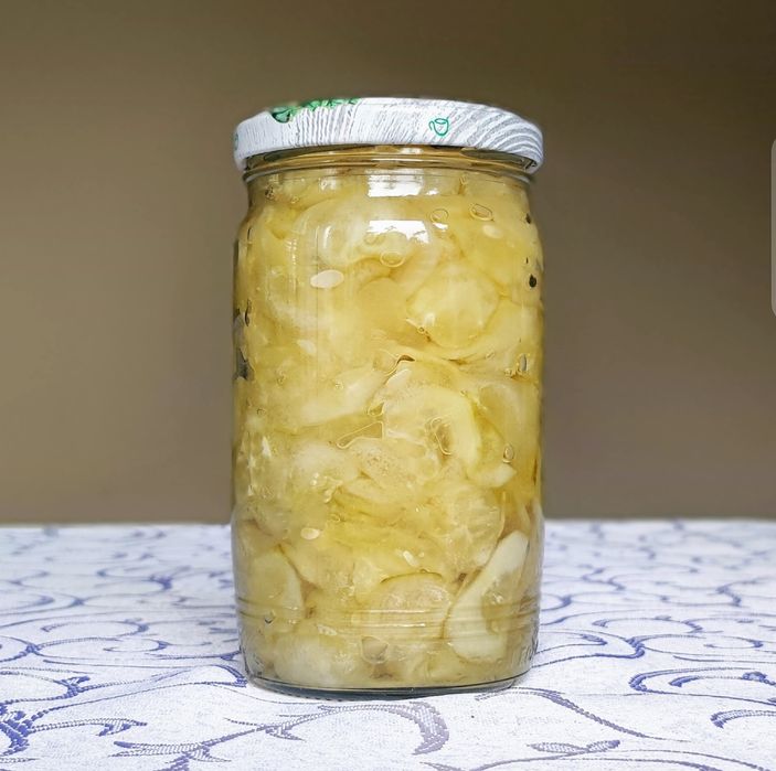 Domowe ogórki gotowe do zrobienia mizerii