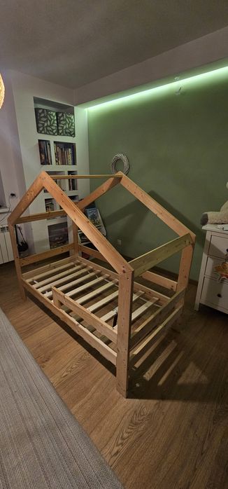 Dziecięce łóżeczko drewniane "domek"