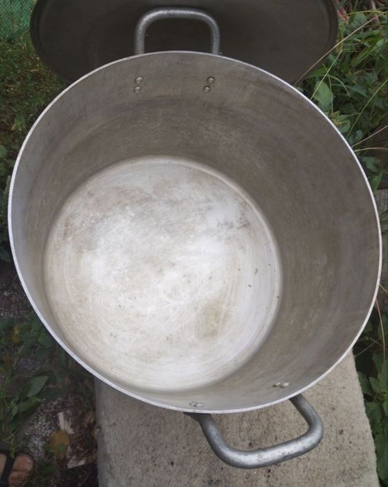 Кастрюлі 2шт. по  40л/1250гр/шт. Самовивіз