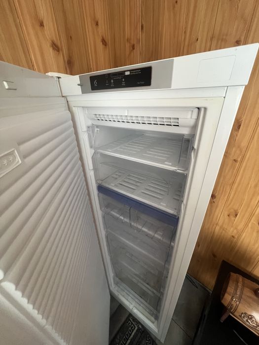 Морозильна камера Whirlpool, суха заморозка