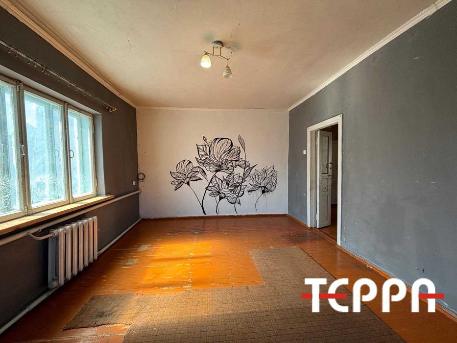 Продаж будинку, 4 окремі кімнати, Тепличне