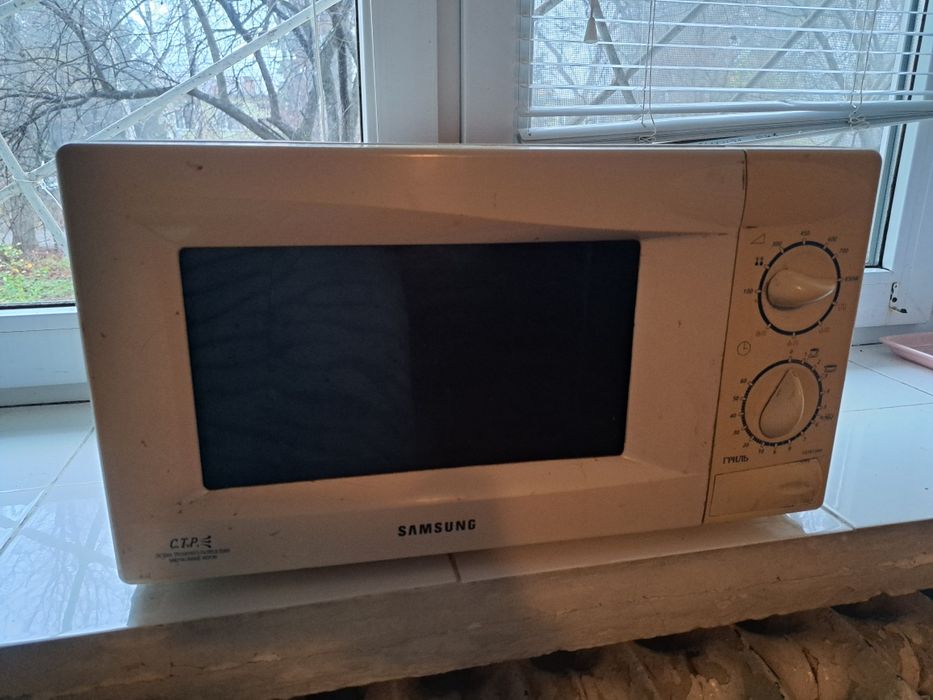 Мікрохвильовка на запчастини та тарілка до мікрохвильовки