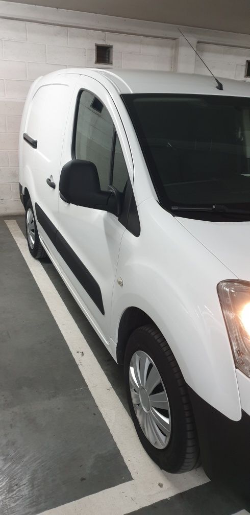 Citroen Berlingo Longa em muito bom estado.