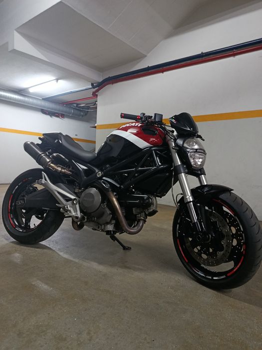 Ducati Monster 696