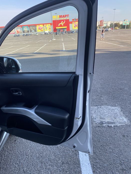 OUTIANDER XL 2010 2.2 автомат