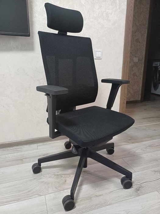 Компьютерное ортопедическое б/у кресло Xenon Net 111SFL