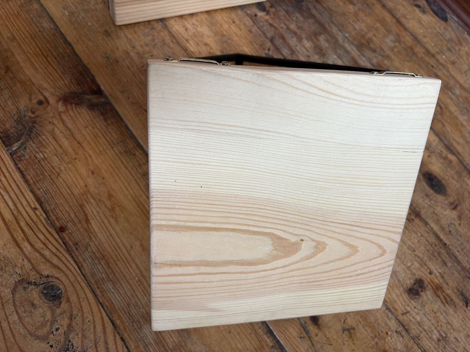 Полички натуральне дерево та метал декор