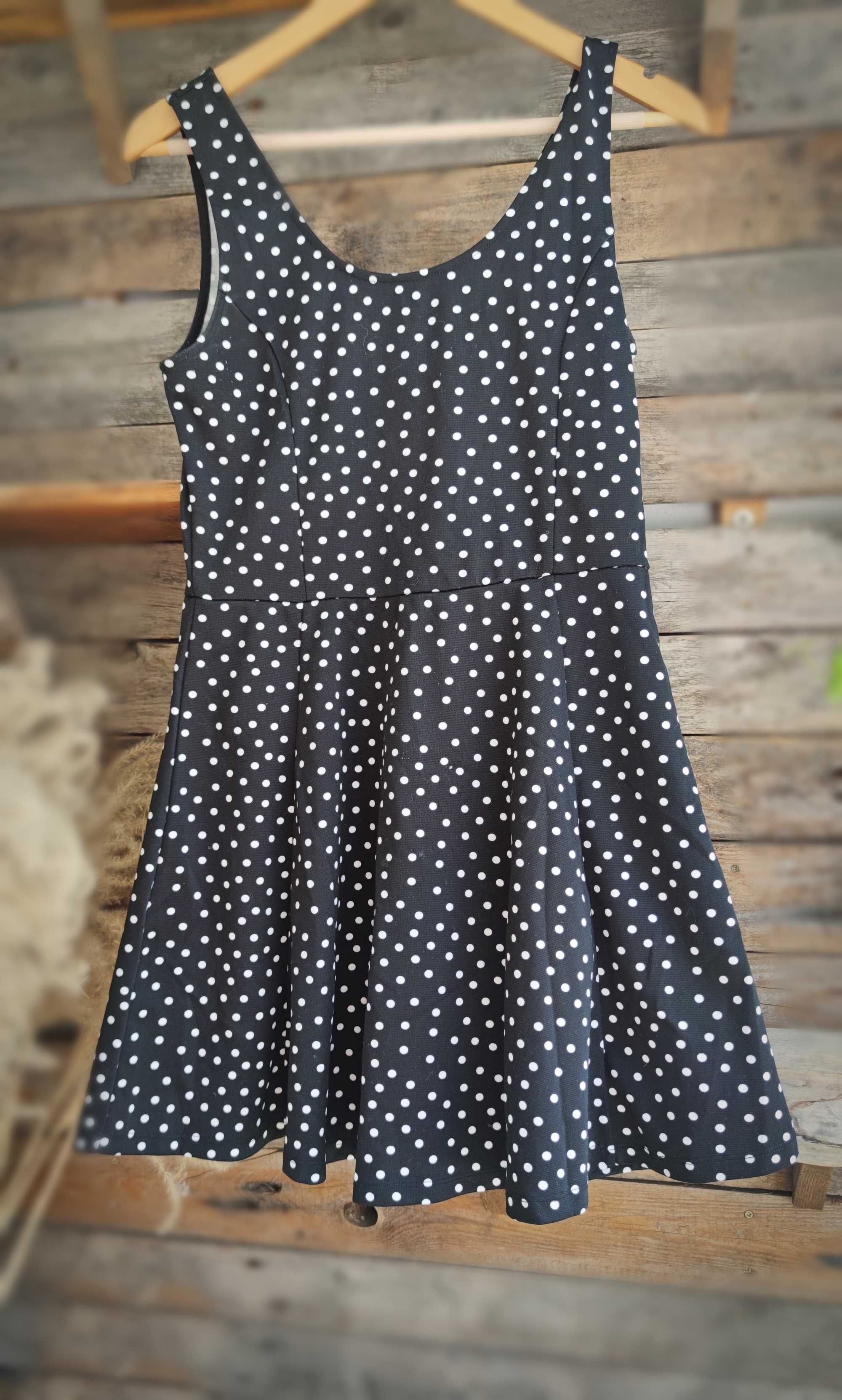 Letnia sukienka pin-up w kropki