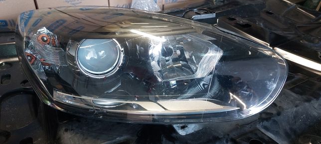 Renault Megane III 3 lift lampy przednie  uszkodzone zaczepy.