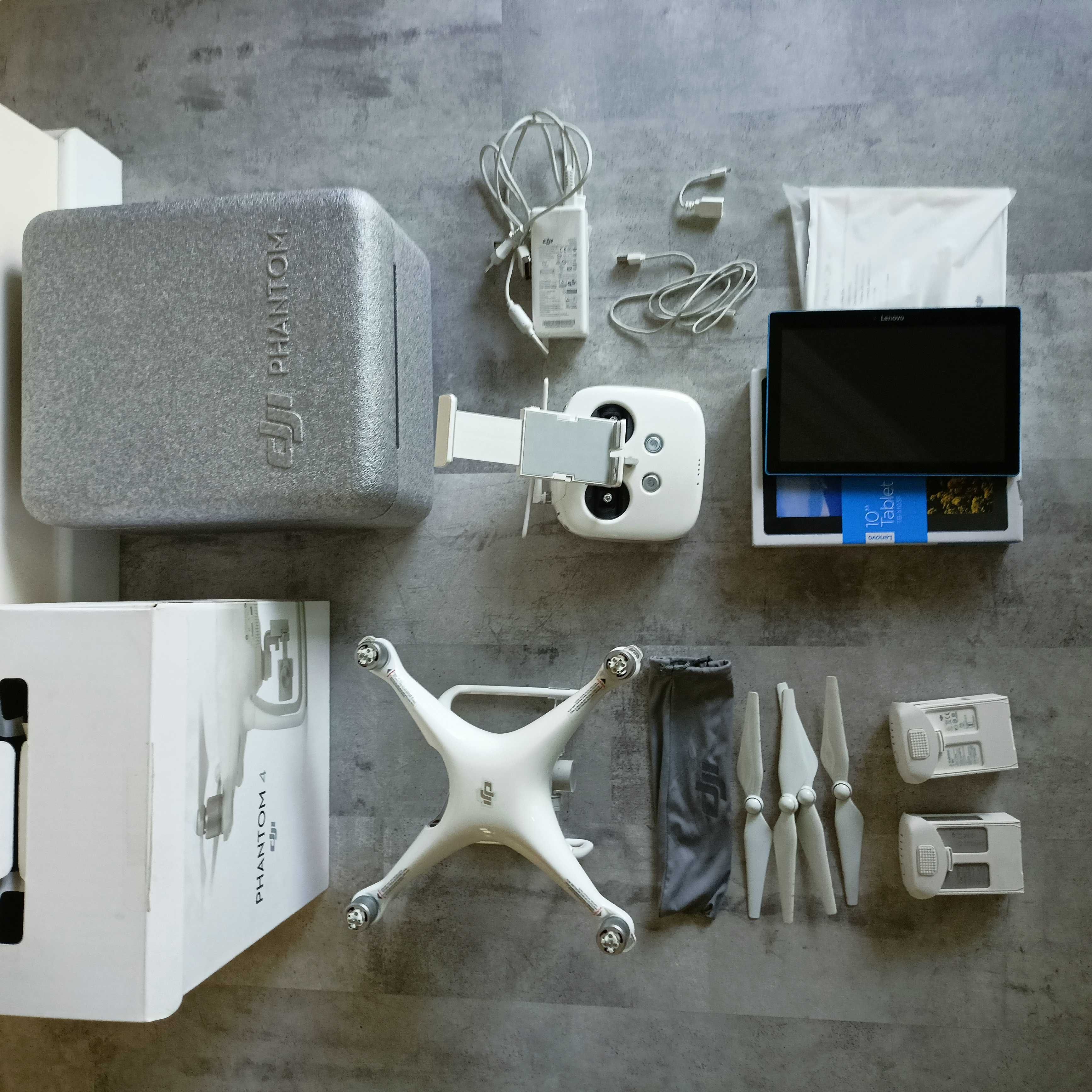 Dron DJI PHANTOM 4 z Tabletem LENOVO